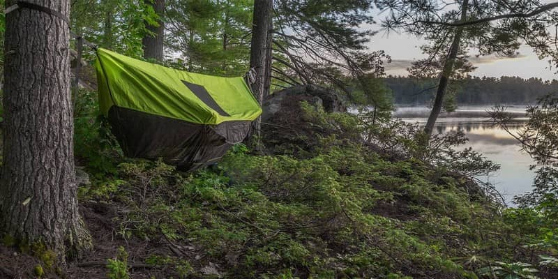 The hammock tent does not touch the ground